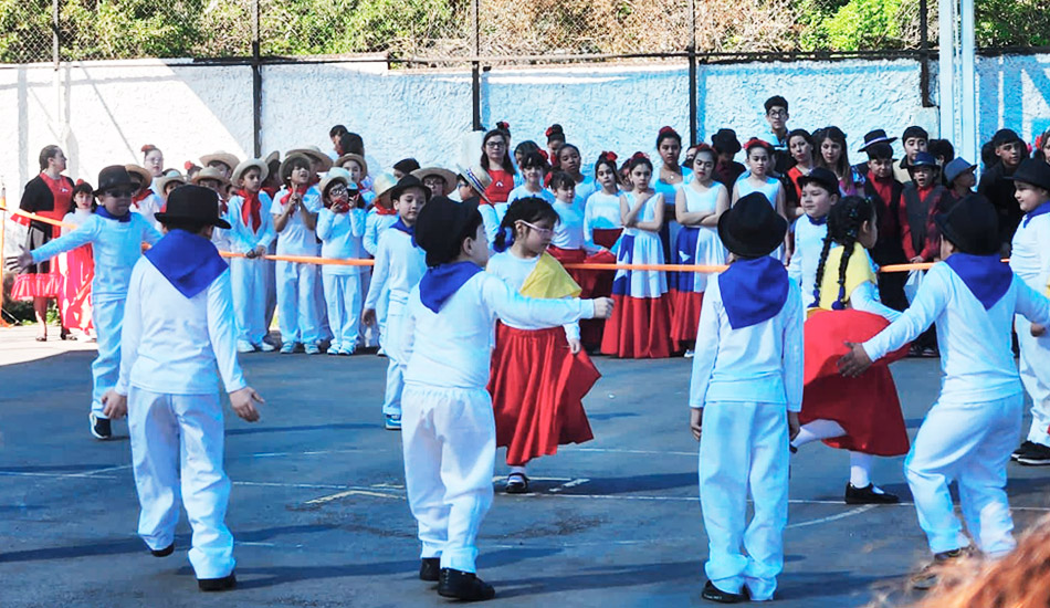 Celebrando las Fiestas Patrias «Todos Juntos»