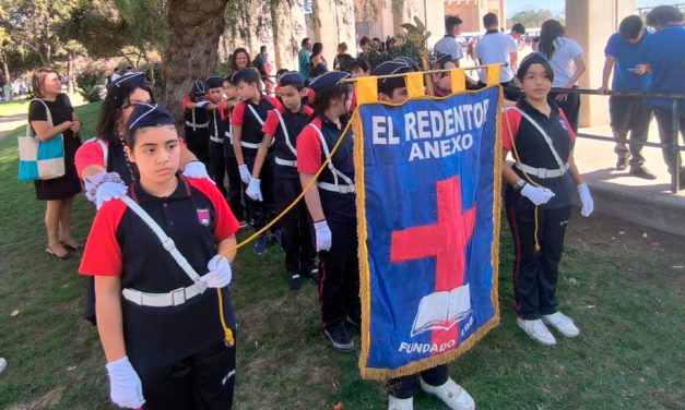 Brigada Escolar en desfile conmemorativo por Batalla de Maipú