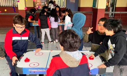 Padres y Apoderados homenajearon a Estudiantes en su día