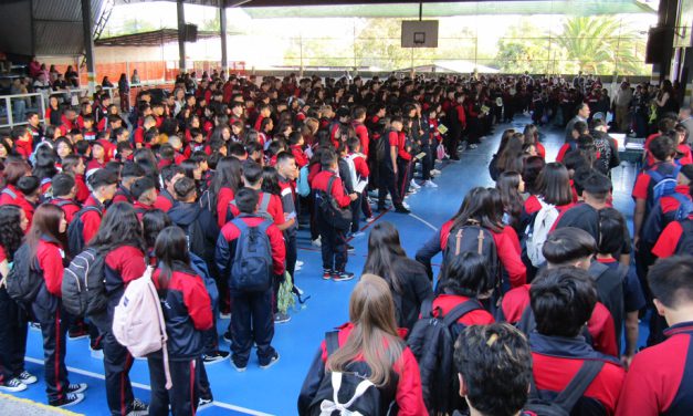 Estudiantes de El Redentor regresan a Clases