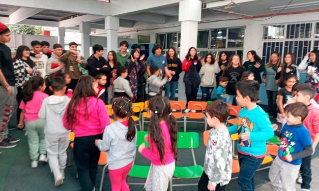 4to. Medio apadrina a pequeños alumnos de Kinder