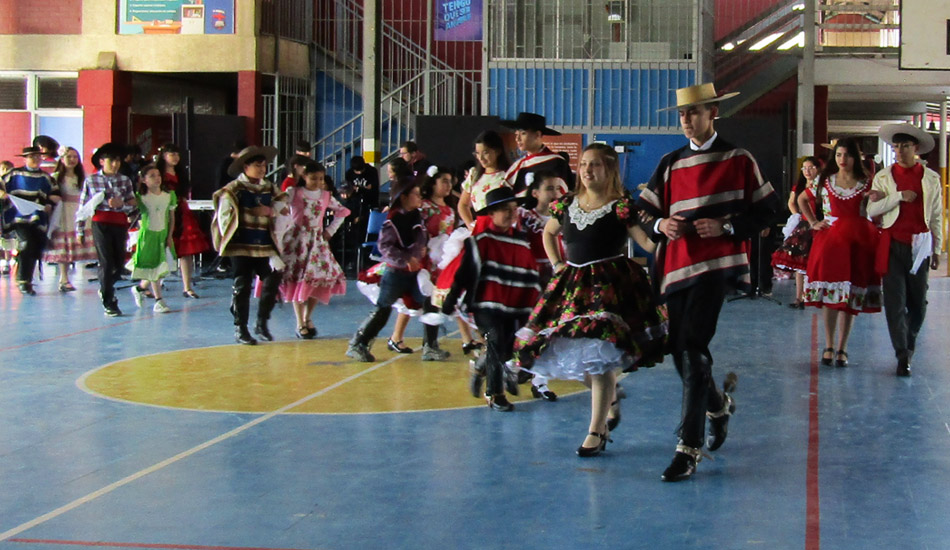 Esquinazo Folclórico inicia Celebraciones Patrias