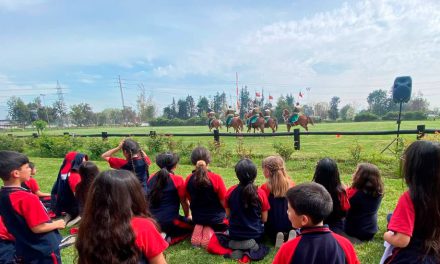 Acrobacias con caballos de Carabineros