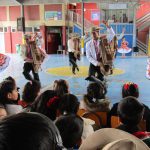 Esquinazo Folclórico al inicio del Mes de la Patria